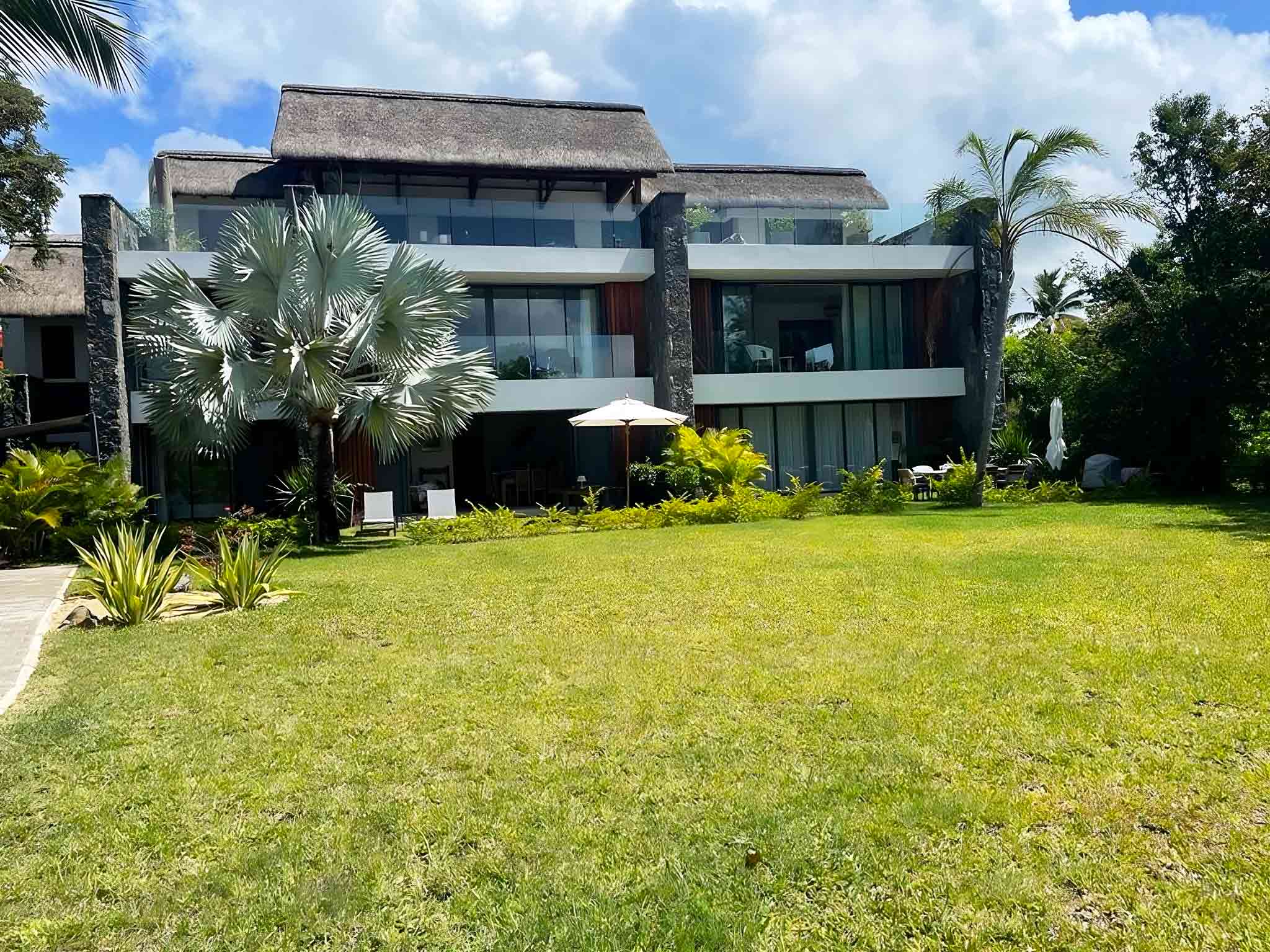 Pereybere Living : Grand luxe avec piscine chauffée, à quelques pas de la plage immaculée de Pereybere.